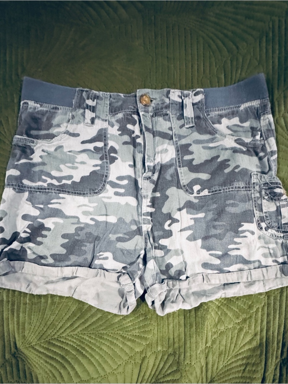 Knox Rose Women's XL Grey Camo Cuffed Cargo Shorts 3" Inseam